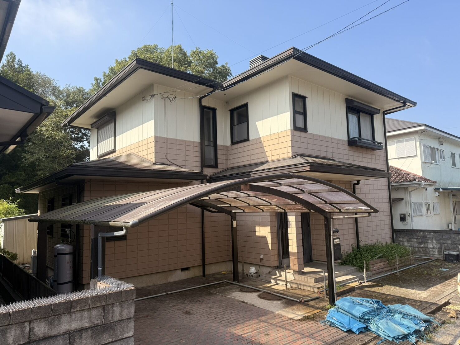 【施工事例】宇都宮市長岡町|ALC外壁・コロニアル屋根塗装と雪害雨樋交換|220万円の施工前写真